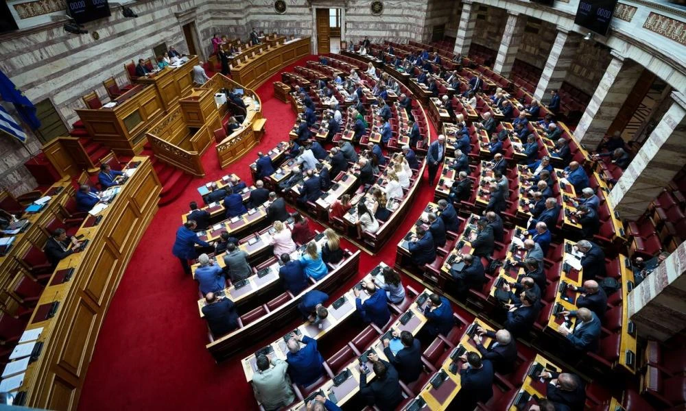 Βουλή: Ομόφωνα άρση ασυλίας για Καλαματιανό Κοτρωνιά και Δούρου